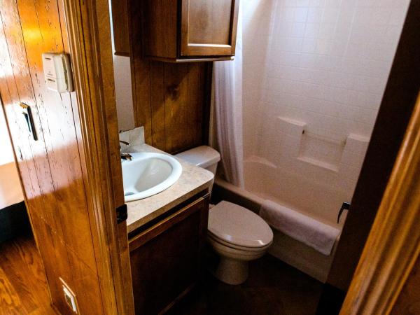 Garden of the Gods RV Resort : photo 6 de la chambre resort cottage with bunks