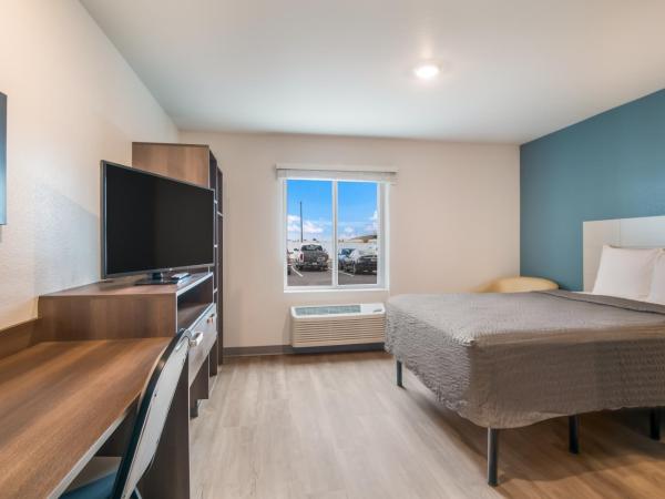 WoodSpring Suites Colorado Springs North - Air Force Academy : photo 2 de la chambre suite lit king-size avec canapé-lit - non-fumeurs