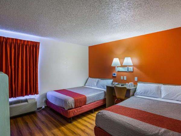 Motel 6 Tucson, AZ - North : photo 2 de la chambre chambre quadruple