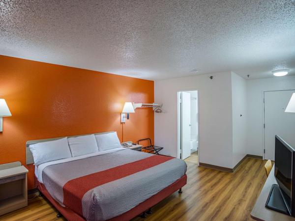 Motel 6 Tucson, AZ - North : photo 6 de la chambre chambre lit king-size