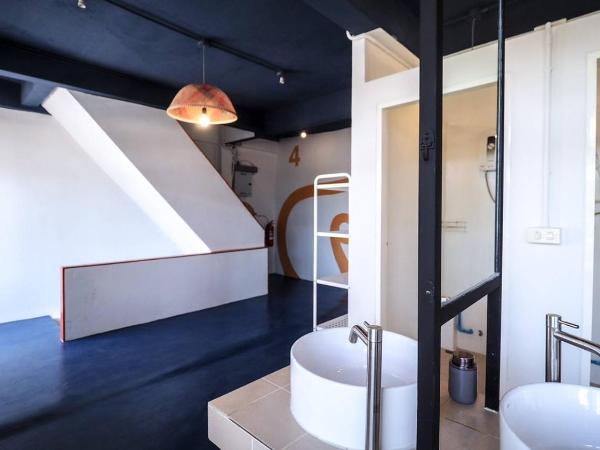 Hoft Hostel Bangkok : photo 7 de la chambre chambre double avec salle de bains commune