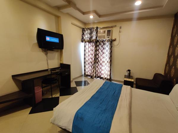 Hotel Savera : photo 5 de la chambre chambre lit queen-size avec balcon