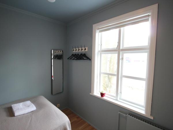 Grettir Guesthouse : photo 6 de la chambre chambre simple basique avec salle de bains commune