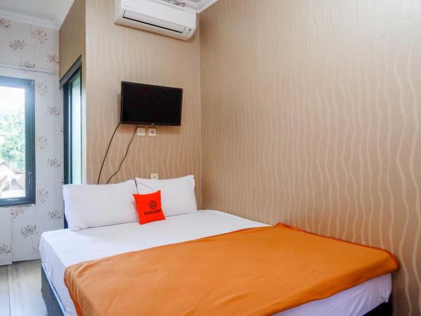 KoolKost Syariah near Malioboro Area : photo 1 de la chambre chambre double standard avec salle de bains commune