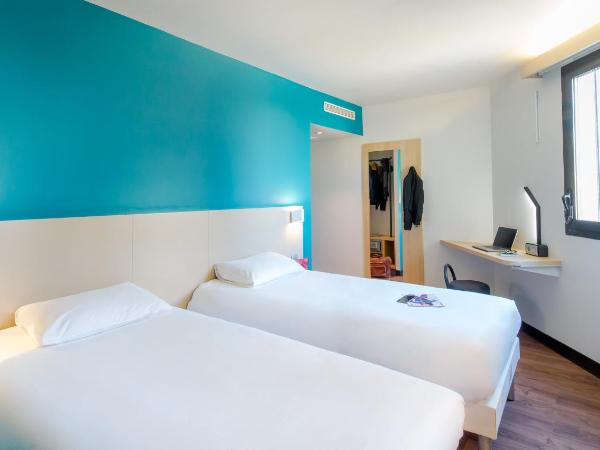 B&B HOTEL Marseille Centre La Timone : photo 2 de la chambre chambre lits jumeaux