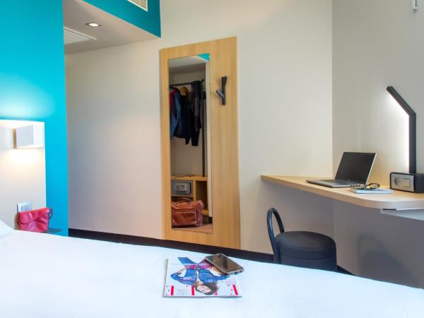 B&B HOTEL Marseille Centre La Timone : photo 7 de la chambre chambre lits jumeaux