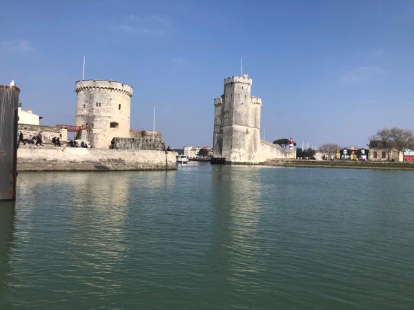 Nuit insolite sur un voilier au coeur de La Rochelle : photo 7 de la chambre studio - vue sur mer
