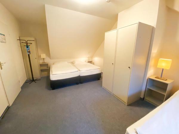 Hotel Kaiserswerth : photo 4 de la chambre chambre triple