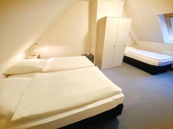 Hotel Kaiserswerth : photo 1 de la chambre chambre triple