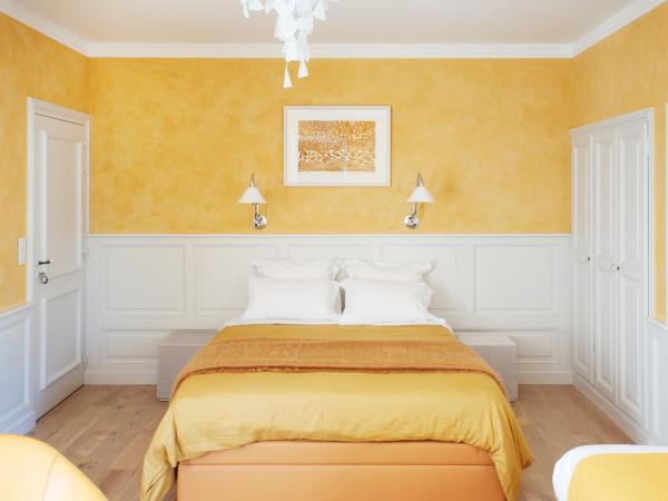 Chambres d'Hôtes Eden Ouest : photo 1 de la chambre suite jaune avec hammam privé