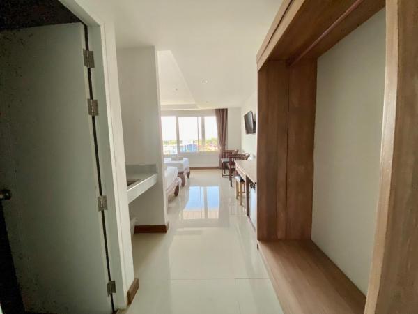 At Ruam Chok Hotel : photo 1 de la chambre chambre double ou lits jumeaux supérieure