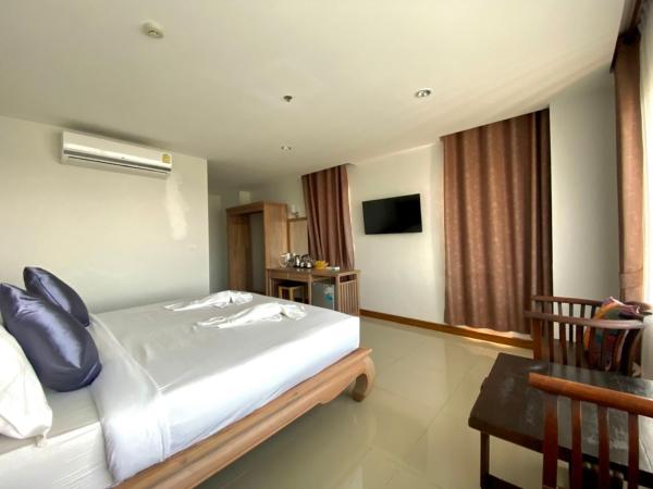 At Ruam Chok Hotel : photo 3 de la chambre chambre double ou lits jumeaux supérieure