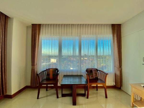 At Ruam Chok Hotel : photo 10 de la chambre chambre deluxe double ou lits jumeaux