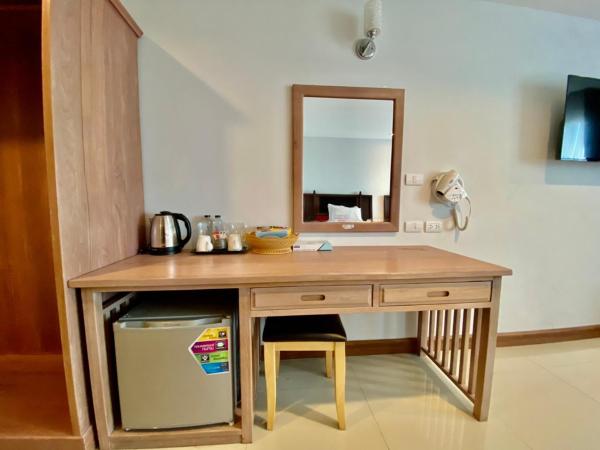 At Ruam Chok Hotel : photo 9 de la chambre chambre double ou lits jumeaux supérieure