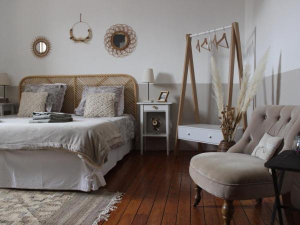 Maison d'hôtes La Poterne : photo 2 de la chambre chambre double ou lits jumeaux