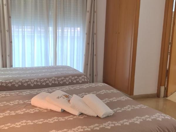 Hotel Cosmos Tarragona : photo 1 de la chambre chambre triple avec balcon