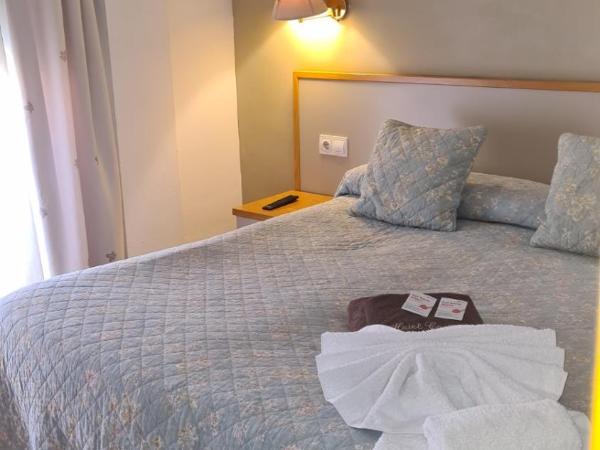 Hotel Cosmos Tarragona : photo 3 de la chambre chambre lit king-size avec balcon