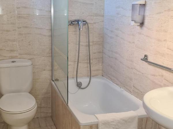 Hotel Cosmos Tarragona : photo 5 de la chambre chambre double avec balcon