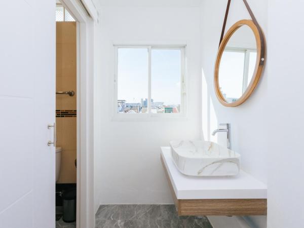 Baan Sutra Guesthouse : photo 8 de la chambre chambre lit king-size supérieure