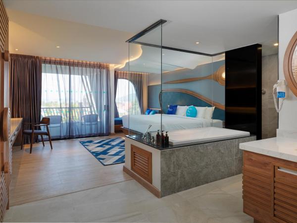 The Oceanic Sportel Phuket - SHA Extra Plus : photo 2 de la chambre chambre lit king-size
