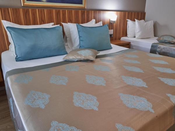 Eliz Hotel Convention Center Thermal Spa & Wellnes : photo 3 de la chambre chambre triple supérieure