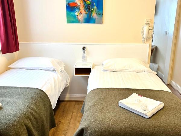 Melbourne House Hotel : photo 2 de la chambre chambre quadruple avec salle de bains privative