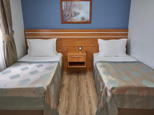 Eliz Hotel Convention Center Thermal Spa & Wellnes : photo 5 de la chambre chambre familiale