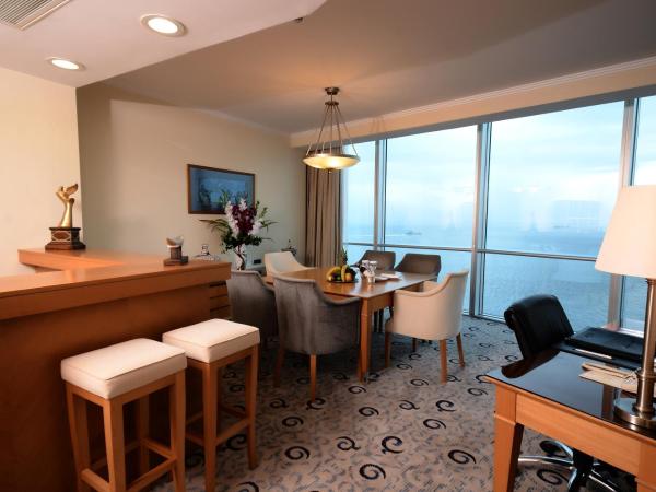 Wyndham Grand Izmir Ozdilek Thermal & Spa : photo 4 de la chambre suite senior - vue sur mer - non-fumeurs