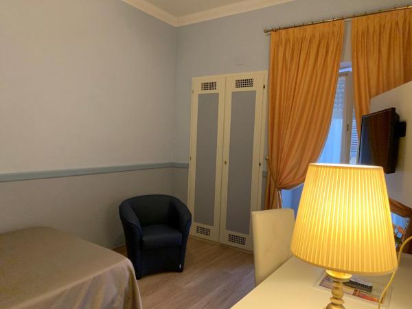 Hotel Roma : photo 4 de la chambre chambre lit queen-size avec balcon