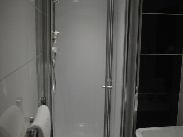 Jewel Guest House : photo 2 de la chambre chambre simple avec salle de bains