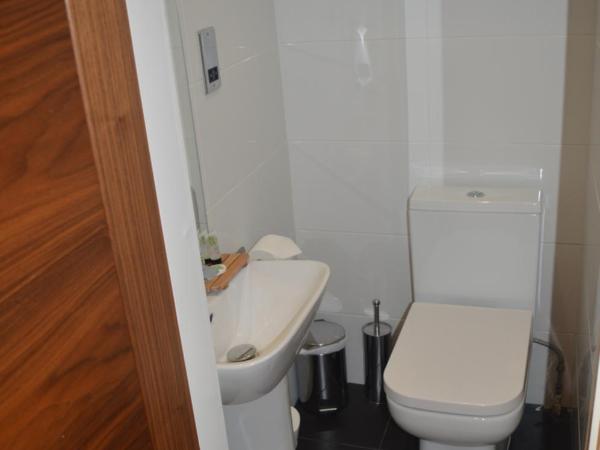 Jewel Guest House : photo 5 de la chambre chambre simple avec salle de bains 