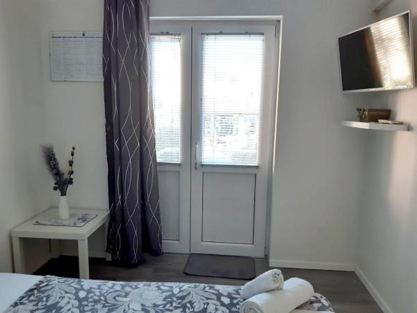 Guest House Sonja : photo 4 de la chambre chambre double - vue sur jardin