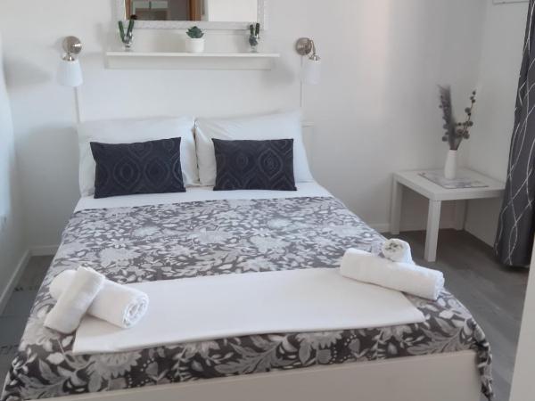 Guest House Sonja : photo 1 de la chambre chambre double - vue sur jardin