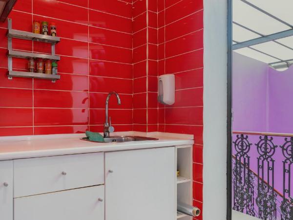 Purple Nest Hostel : photo 8 de la chambre chambre double avec salle de bains commune