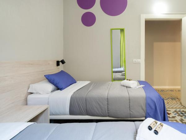 Purple Nest Hostel : photo 3 de la chambre chambre lits jumeaux avec toilettes communes