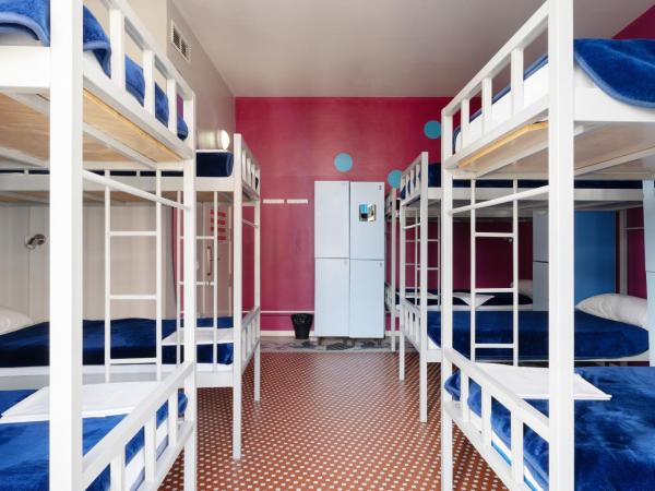 Purple Nest Hostel : photo 4 de la chambre lit simple dans dortoir de 10 lits