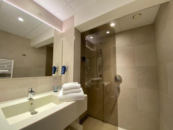 Vayamundo Oostende : photo 7 de la chambre chambre lits jumeaux avec vue latérale sur la mer

