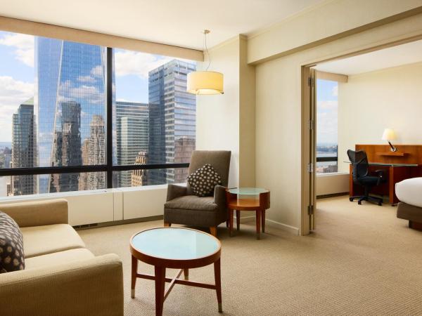 Millennium Downtown New York : photo 2 de la chambre suite lit king-size 1 chambre avec salon