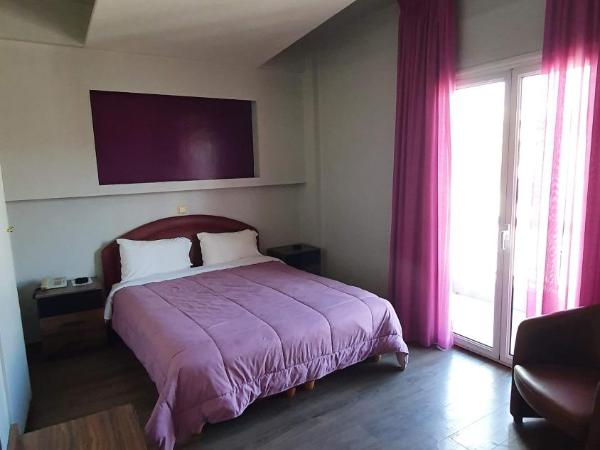 Athens Lydia Hotel : photo 1 de la chambre chambre triple avec balcon