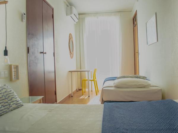 Residencial Avenida : photo 2 de la chambre chambre triple avec balcon