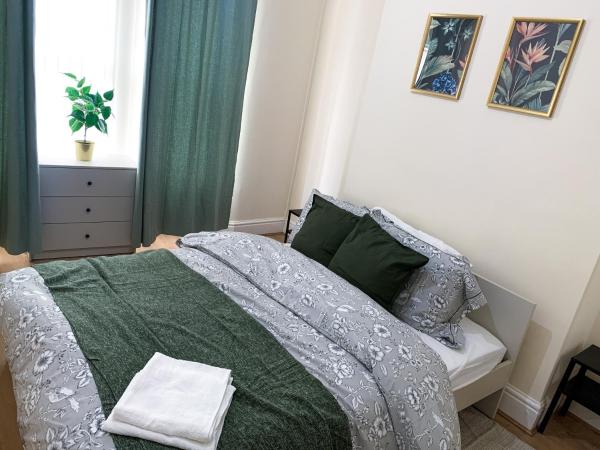 Large House Near Anfield & Liverpool Town : photo 2 de la chambre chambre double