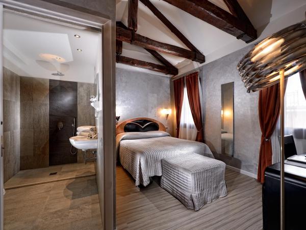 Hotel Paganelli : photo 2 de la chambre chambre double - annexe
