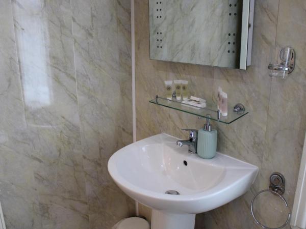 Mardonia Hotel : photo 2 de la chambre family room - second floor (2 adults + 1 child)