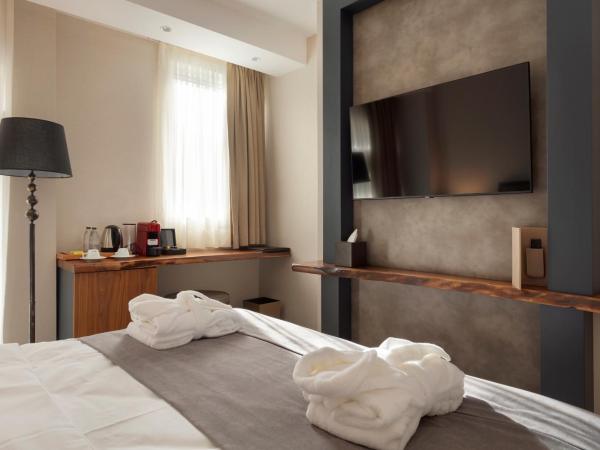 Buem Hotel Koşuyolu : photo 5 de la chambre chambre lit king-size - vue sur jardin