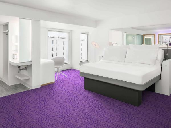 YOTEL Edinburgh : photo 1 de la chambre chambre lit king-size première classe