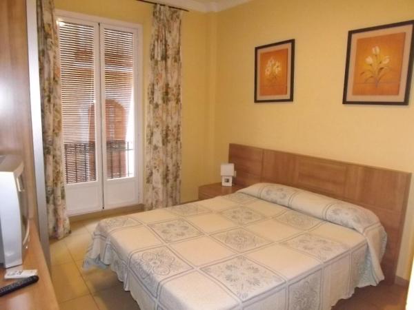 Hostal Costa Azul : photo 8 de la chambre chambre familiale