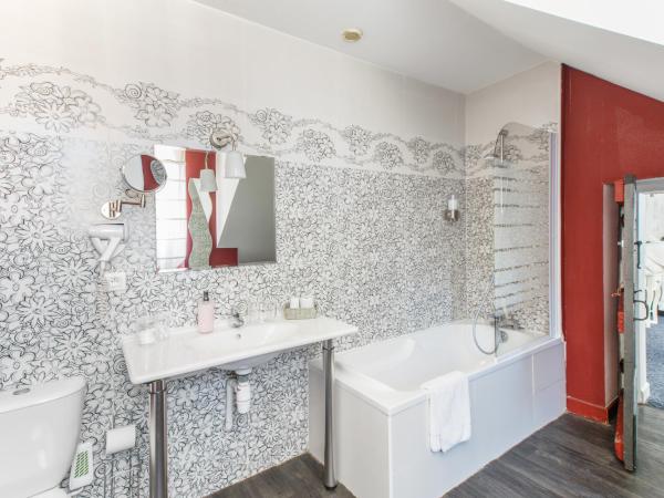 La Maison D'Hôtes Nantes Centre : photo 3 de la chambre chambre familiale avec salle de bains privative