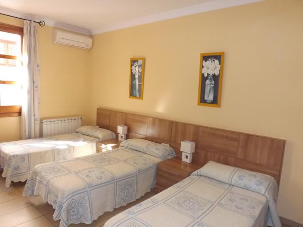 Hostal Costa Azul : photo 1 de la chambre chambre triple