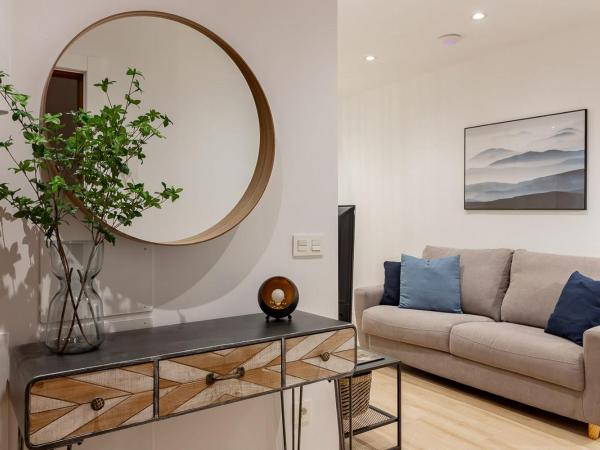 Room4You Oviedo by Asturias Holidays : photo 10 de la chambre chambre double avec salle de bains privative