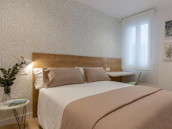 Room4You Oviedo by Asturias Holidays : photo 2 de la chambre chambre double avec salle de bains privative